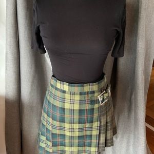 Versace versus Skirt